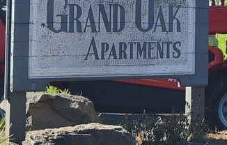 Grand Oak Apartments