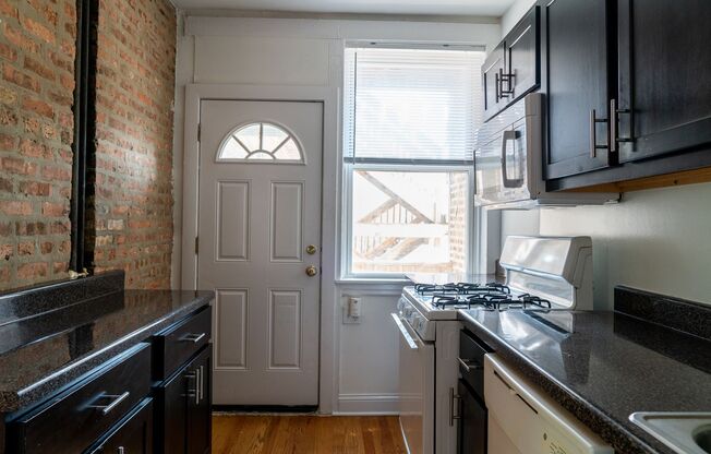 2 beds, 1 bath, 650 sqft, $1,825, Unit 4730-1B