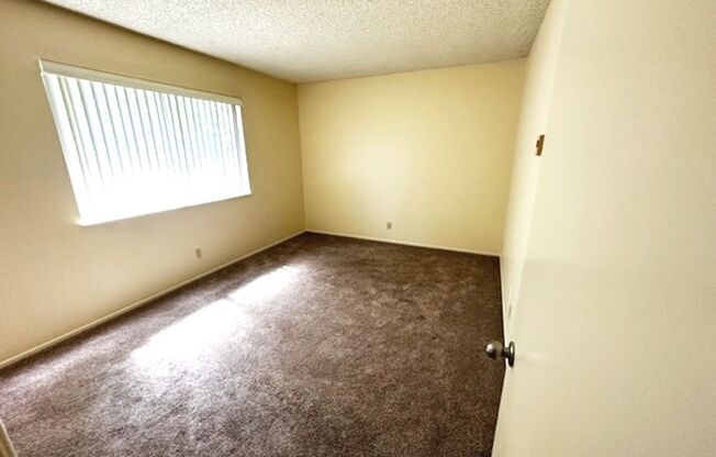 2 beds, 1 bath, $2,595