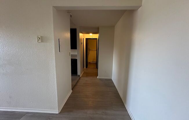 Large 1 Bd - Centrally located in downtown Lakewood - Clean and in great condition