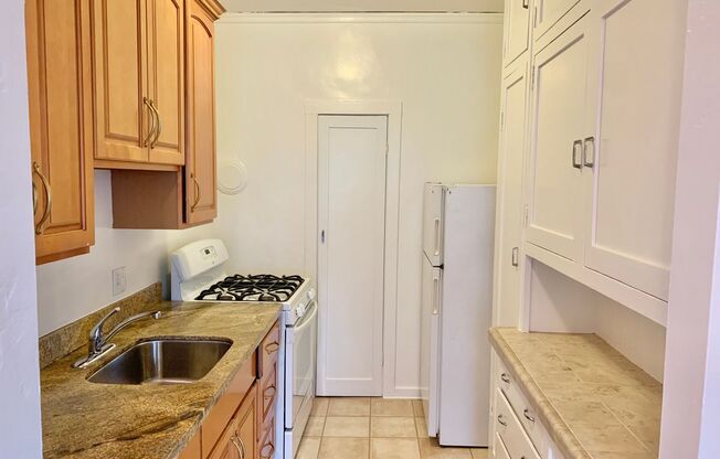 Studio, 1 bath, $2,595