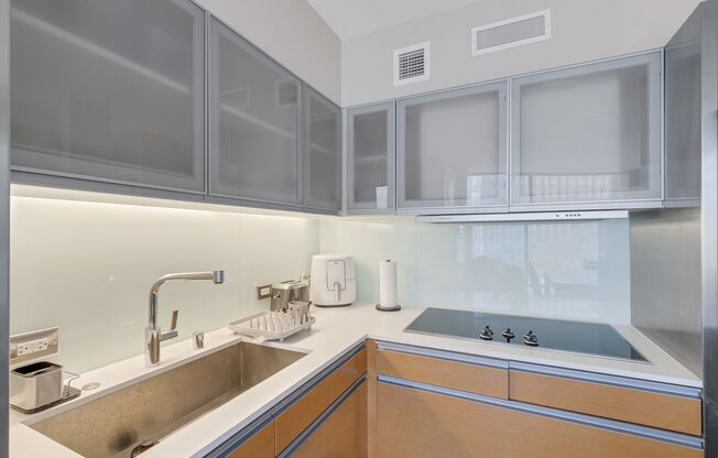 1 bed, 1 bath, 735 sqft, $2,750, Unit 2201