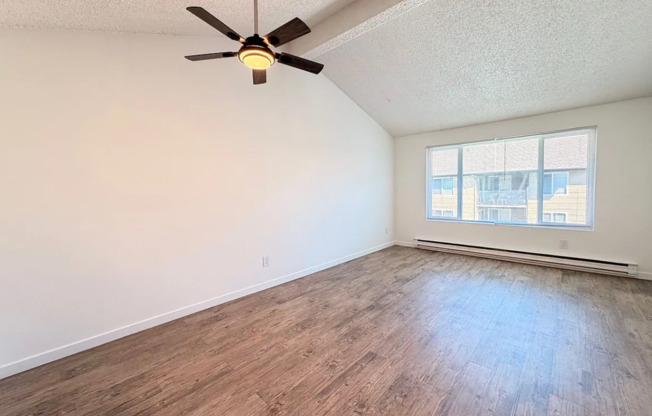 2 beds, 1 bath, $2,250, Unit 220