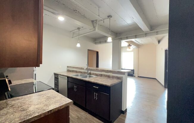 1 bed, 1 bath, 735 sqft, $1,097, Unit 121