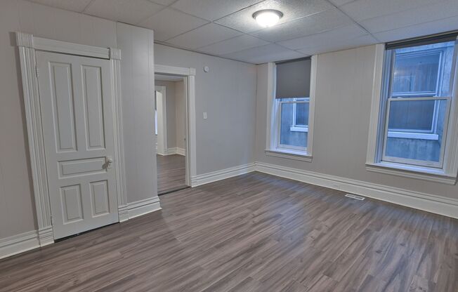 1 bed, 1 bath, 300 sqft, $985, Unit Apt 4