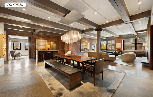 525 W 22 ST