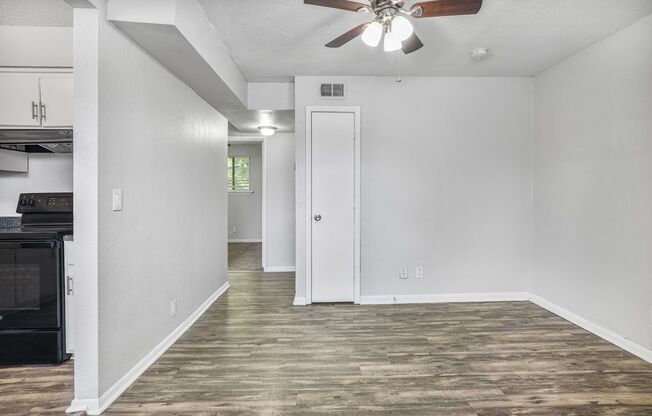 2 beds, 1 bath, 825 sqft, $995, Unit 6116-F