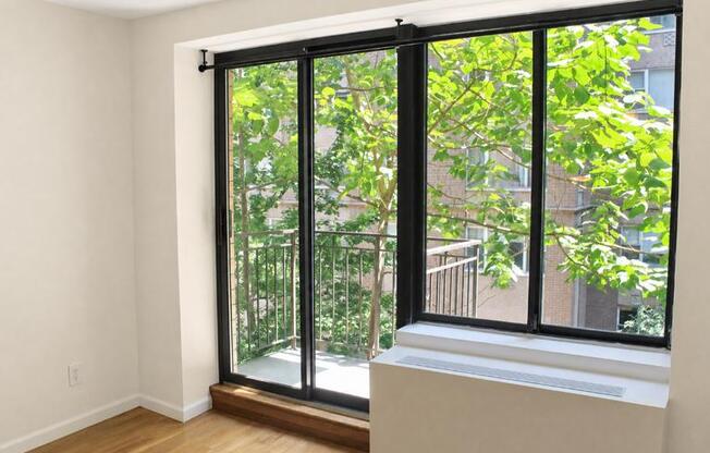 306 MOTT ST