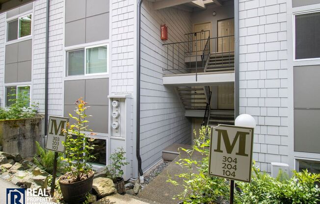 Renton Condo with Private Patio, Pool & Covered Parking!