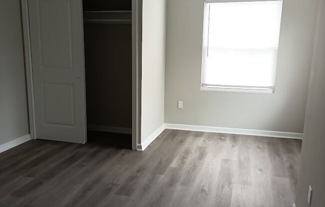 2 beds, 1 bath, 900 sqft, $1,275, Unit Unit 5