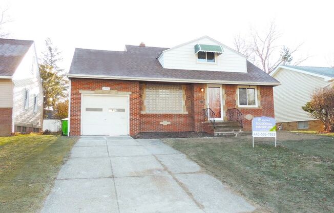 3 Bed - 2 Full Bath Cape Cod for Rent in Euclid!