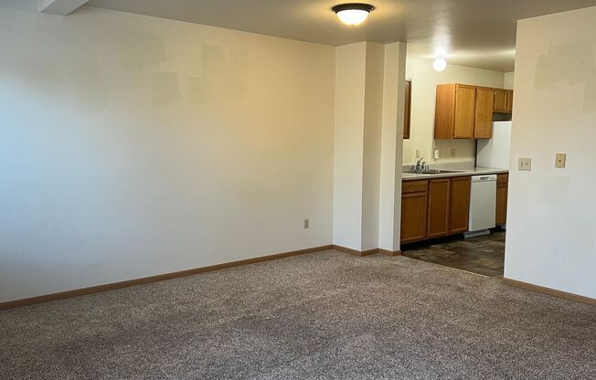 Bright & Convenient Townhouse Living!