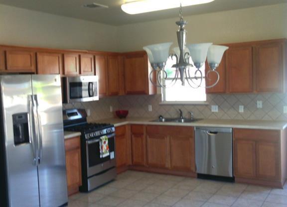 BEAUTIFUL 4 BEDROOMS / 2 BATH HOME IN SETTLERS CROSSING