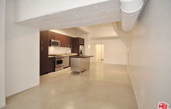 Studio, 1 bath, 930 sqft, $2,850, Unit M02
