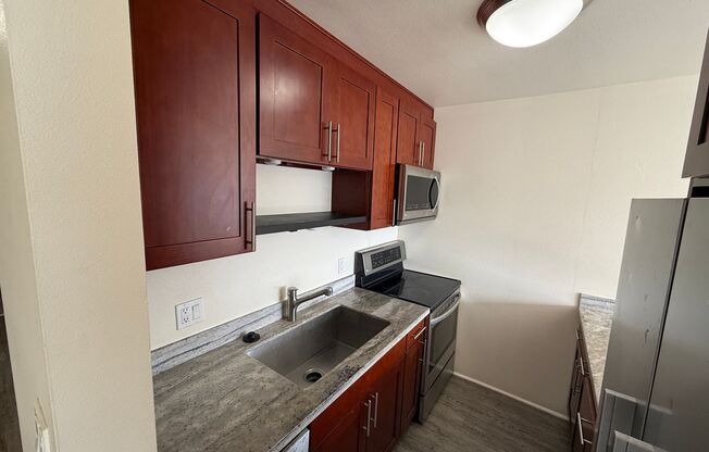 3 beds, 1 bath, 980 sqft, $2,995, Unit R-412