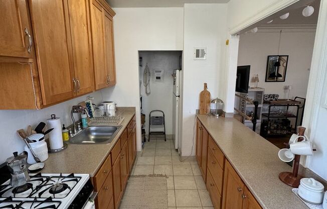 2 beds, 1 bath, $3,100, Unit 505-3S