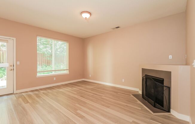 Progress Ridge 3 bed 2.5 bath + 1 -Car Garage + A/C + Fenced Yard