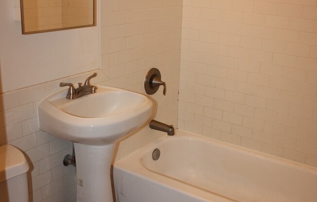 Studio, 1 bath, 359 sqft, $1,325, Unit 205