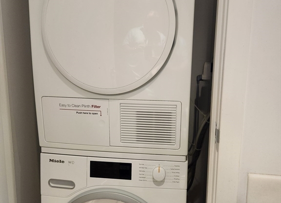 Studio, 1 bath, 427 sqft, $3,200, Unit 19-D