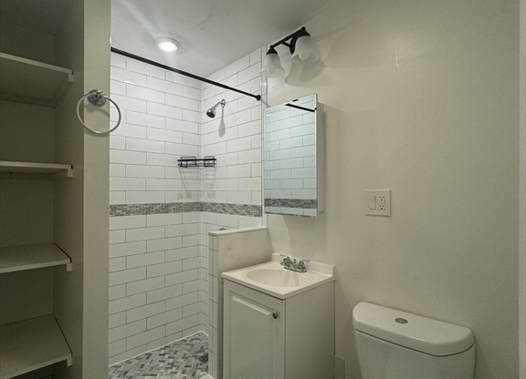 2 beds, 1 bath, 750 sqft, $3,600, Unit 403