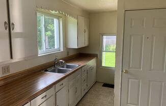 2 beds, 1 bath, $1,050