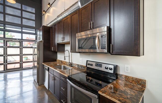 2 beds, 2 baths, $2,300, Unit 727 N. 4th St. Apt. 101