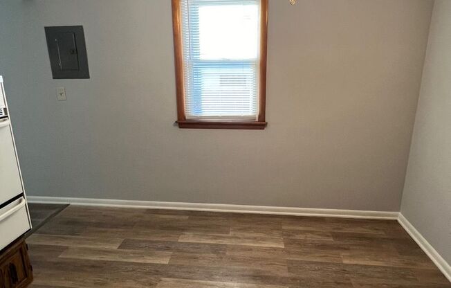 3 beds, 1 bath, $950