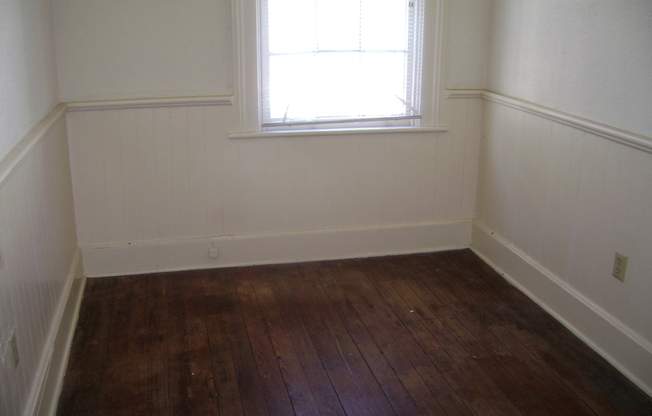 HISTORIC DOWNTOWN ONE BEDROOM!