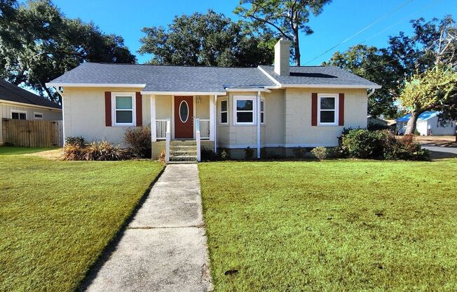 Charming 3/2 East Hill cottage, updated for today's living!