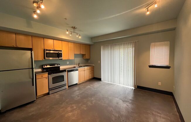 Studio, 1 bath, $1,275, Unit 960 Lincoln - 107