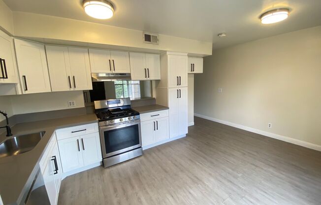 2 beds, 1.5 baths, $2,650, Unit Unit B