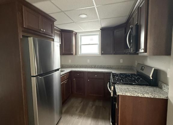 2 beds, 1 bath, $1,700