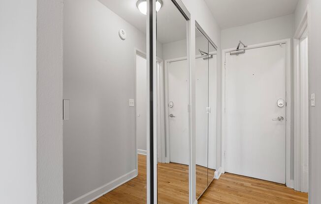 Studio, 1 bath, 298 sqft, $1,450, Unit 541