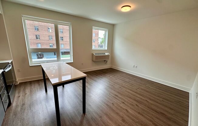 1 bed, 1 bath, 544 sqft, $1,340, Unit 305