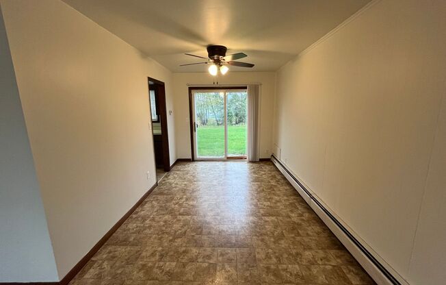 2 beds, 1.5 baths, $875, Unit #4