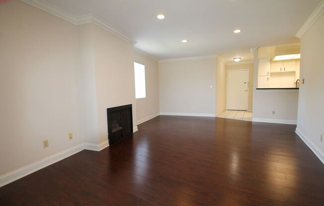 15040 Moorpark St.