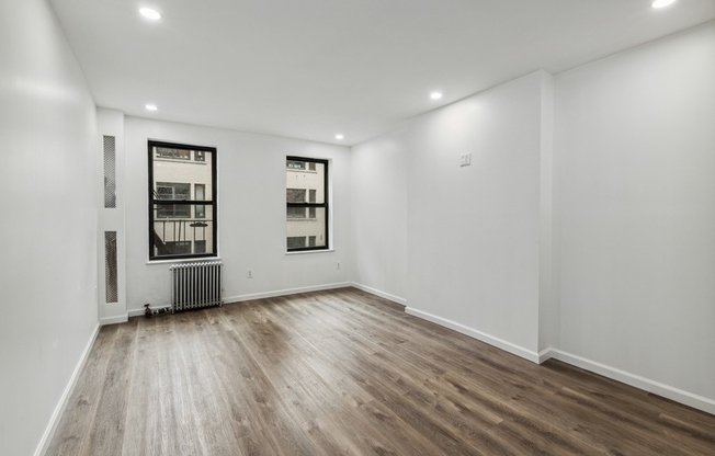 239 W 26 ST