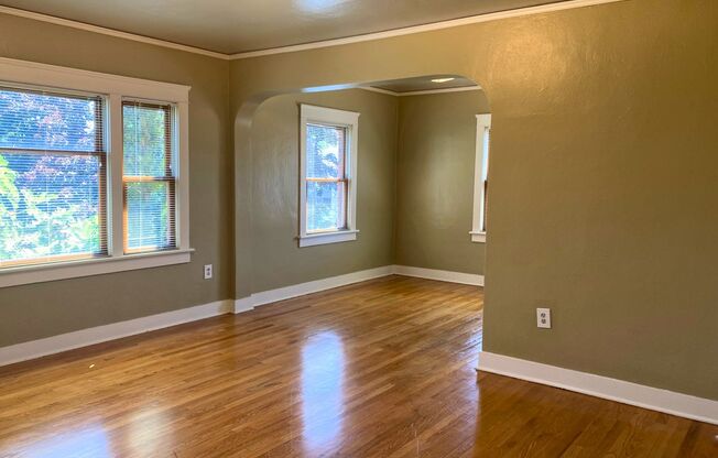 (GOL 202) Charming Vintage 1bedroom/1 bath