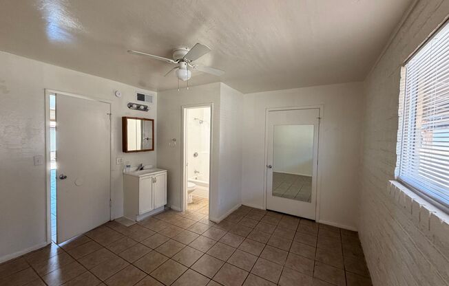 1 bed, 1 bath, 570 sqft, $899, Unit 16621-34