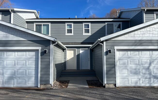 Bright & Convenient Townhouse Living!