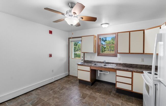 2 beds, 1 bath, 900 sqft, $1,045, Unit 2950