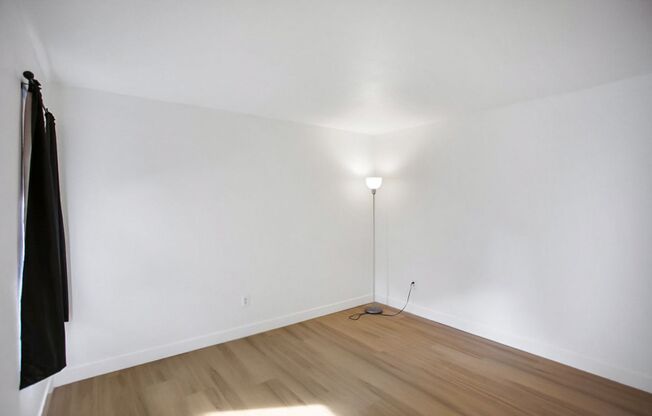 3 beds, 2 baths, $1,570, Unit # 2084