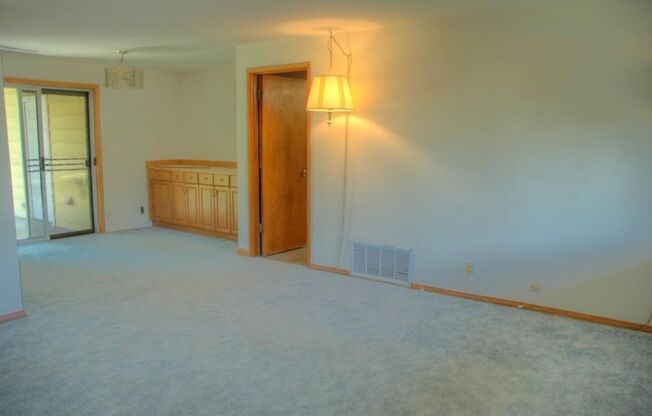 Spacious Renton Rambler w/ a HUGE Backyard!