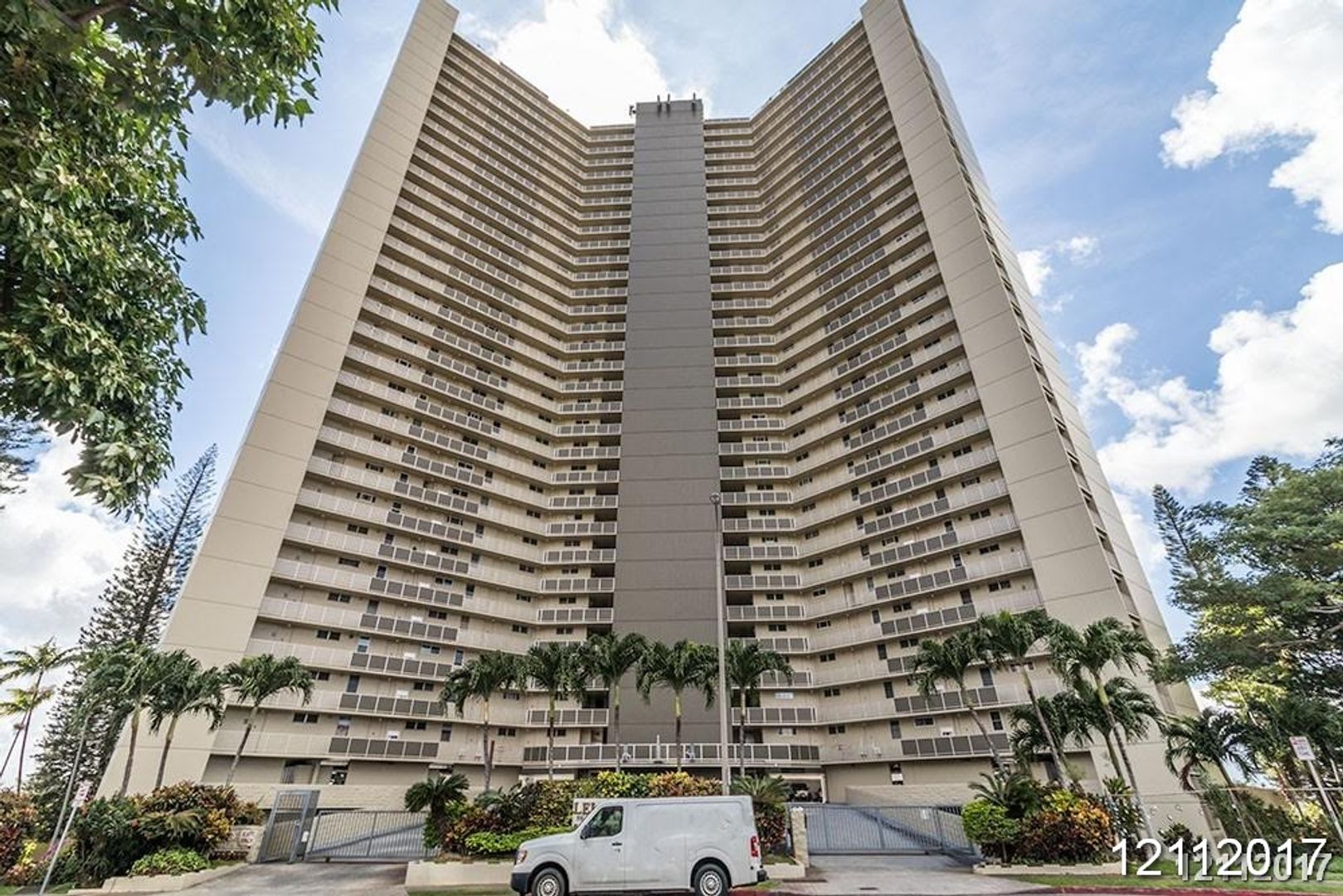 $2,350 / 1br - 552ft2 - Modern Comfort & Convenience 1BR/1BA/1PKG unit in Lele Pono Condo (Aiea)