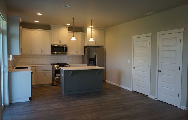 LIKE NEW Prairie Commons Luxury Townhome for Lease - 12018 NE 109th St Unit A