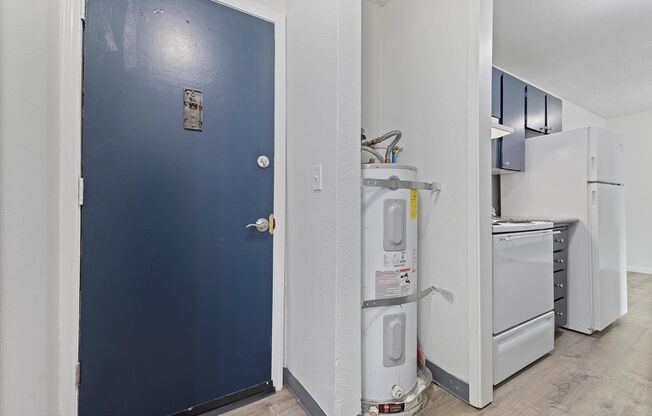 Studio, 1 bath, 450 sqft, $1,150, Unit 27-A