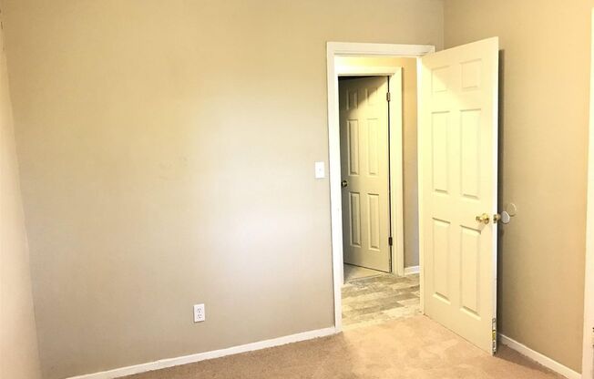 3 beds, 1 bath, $1,299