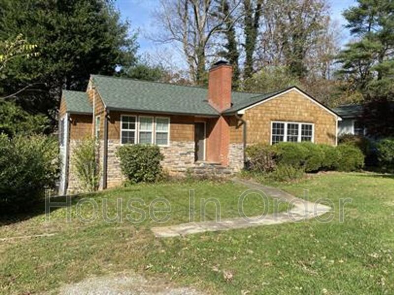 103 CEDAR LN