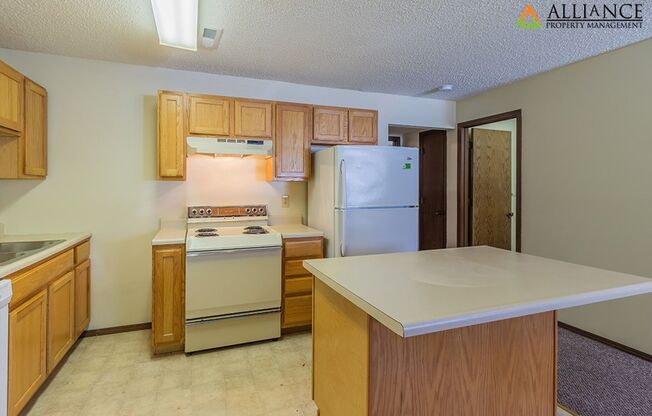 2 beds, 1 bath, 847 sqft, $850, Unit 02