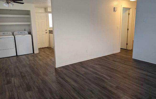 2 beds, 1 bath, 900 sqft, $1,225, Unit 219-E